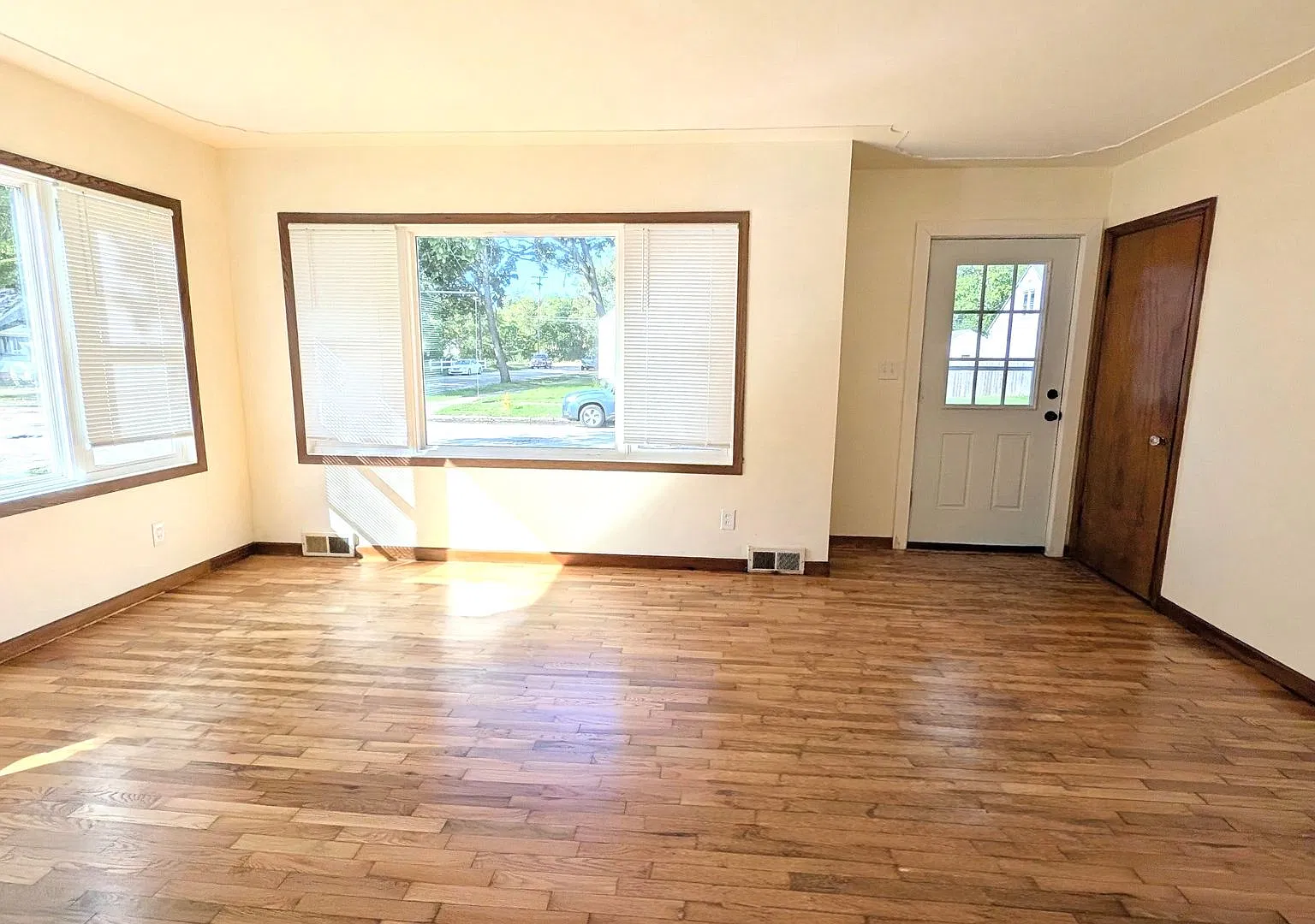 200 E. Lincoln, Remodeled 2 bedroom house with basement and garage — Photo 2