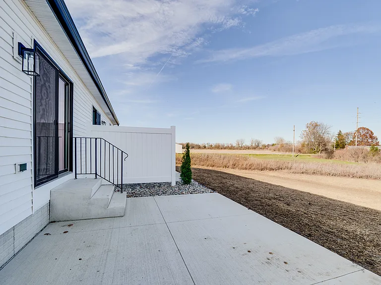 8028 Memorial Hwy — Photo 6
