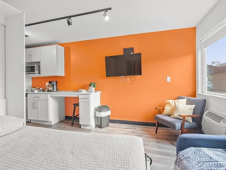 228 Spaces - Furnished Micro-Living Apartments — Photo 24