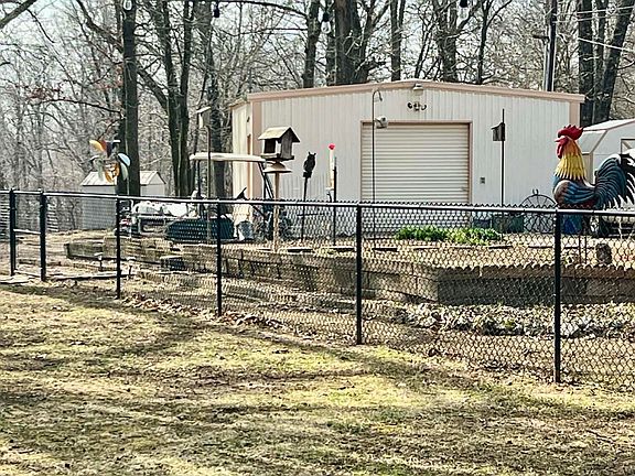 4th image of 301 Fawn Rd