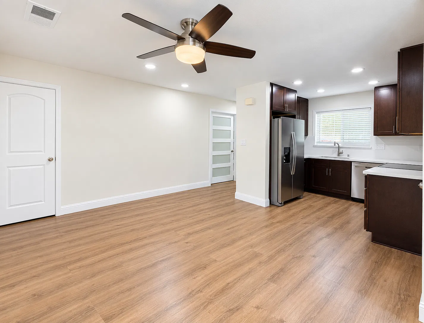 3 bed, 1320 sqft, $4,300 — Photo 3