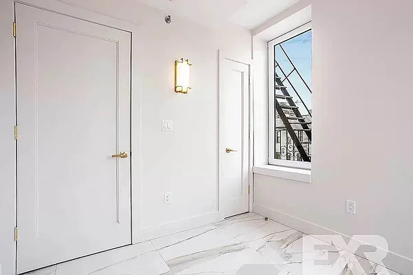 Rented by EXR | media 34