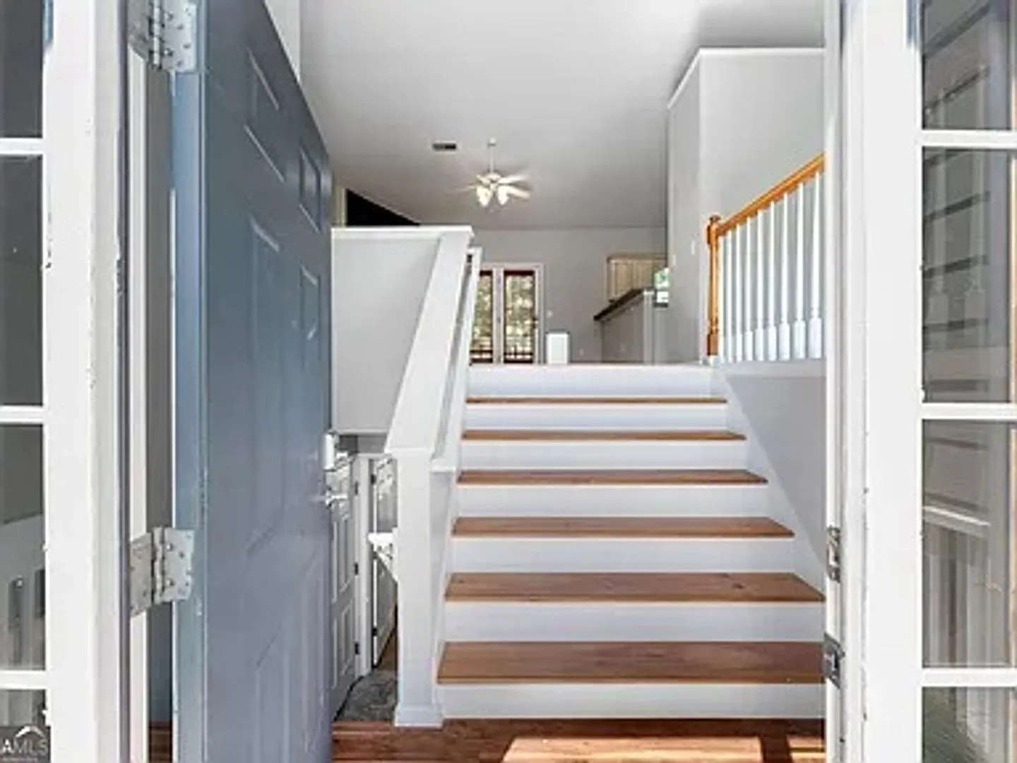 Gorgeous Newly Renovated and Sprawling Yard — Photo 4