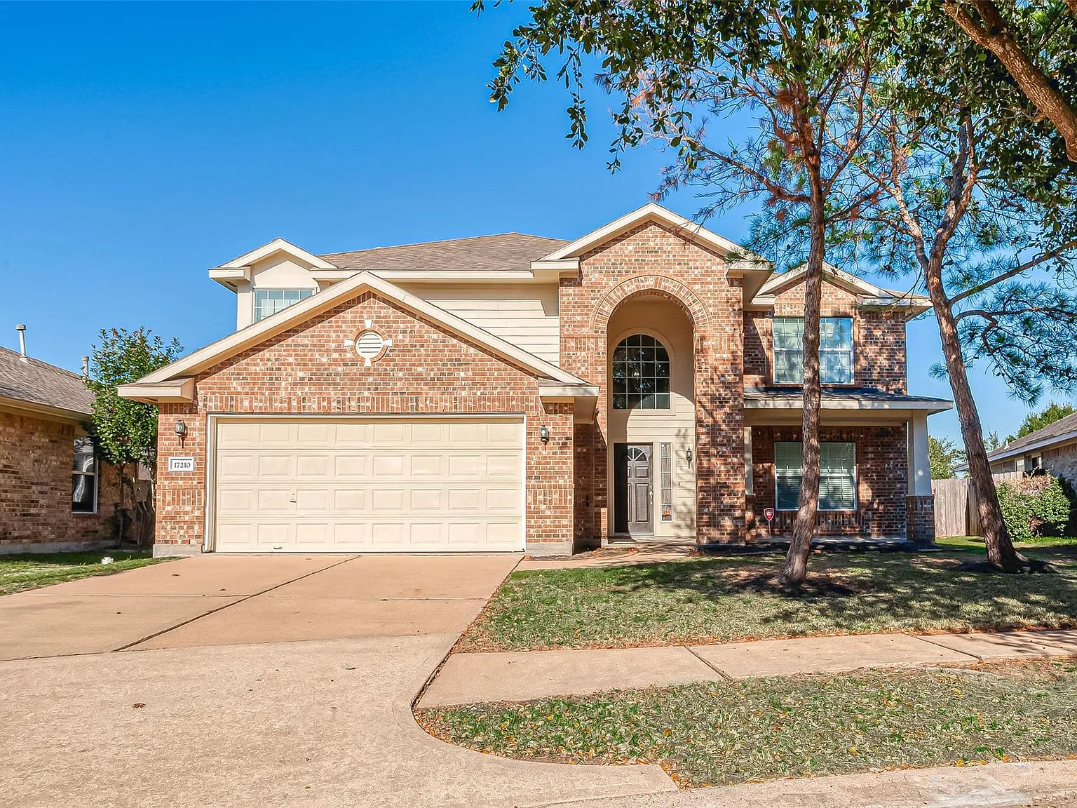 4 bed, 2.5 bath, 2766 sqft, $2,500 — Photo 1