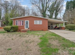 819 S Caldwell Ave, Newton, NC 28658