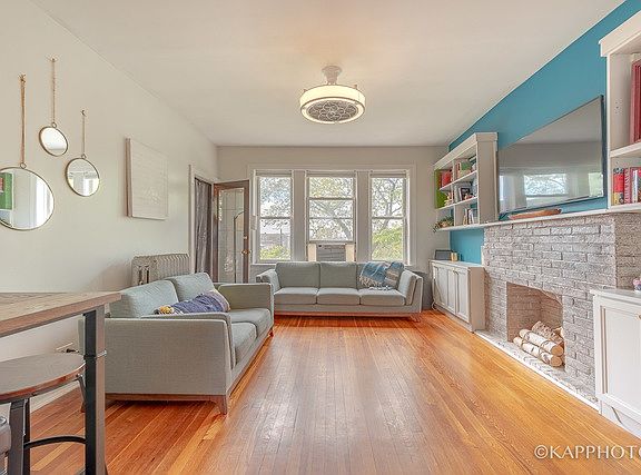 4th image of 3616 W Ainslie St APT 3E
