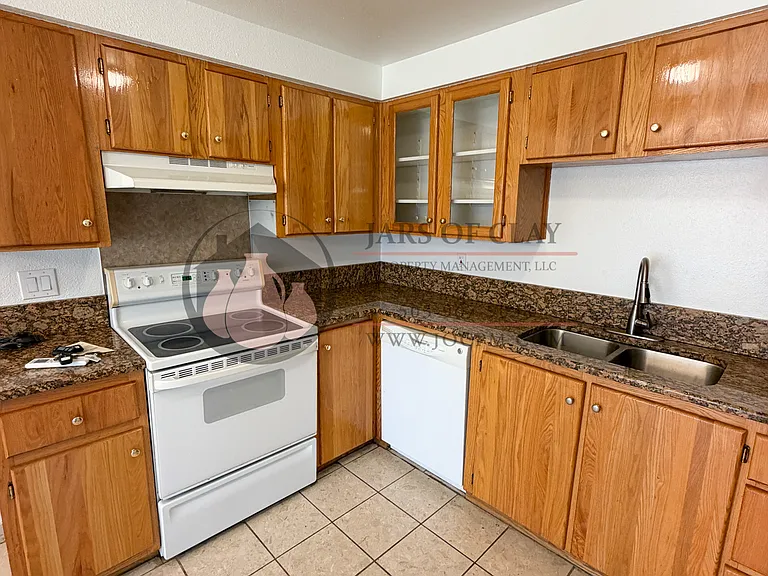 3370 Beacon Ct NE — Photo 8