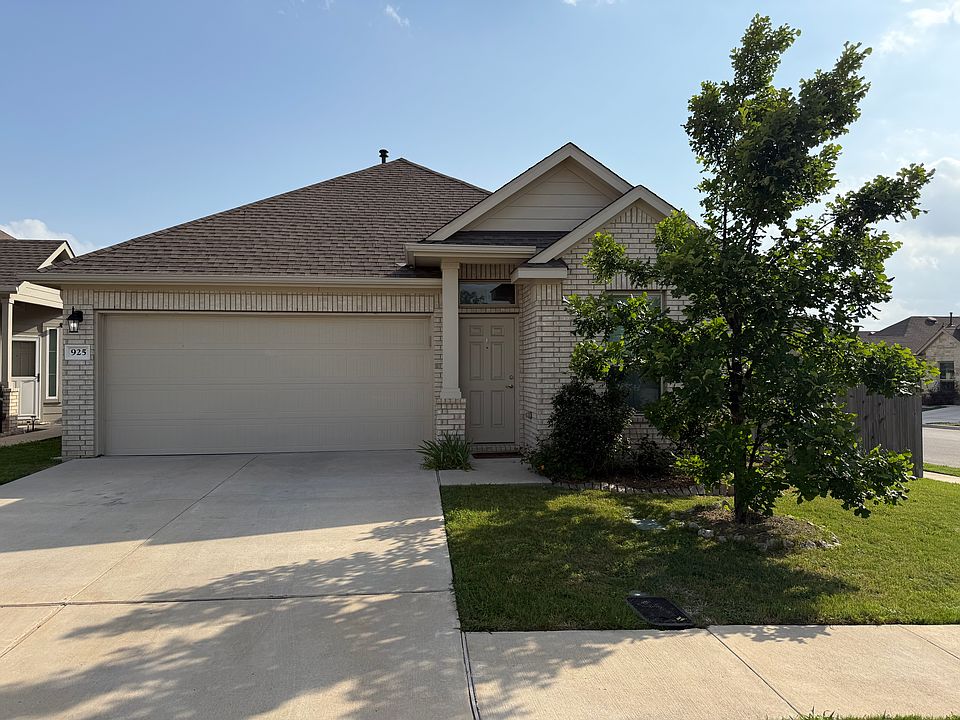 1st image of 925 Durness Dr