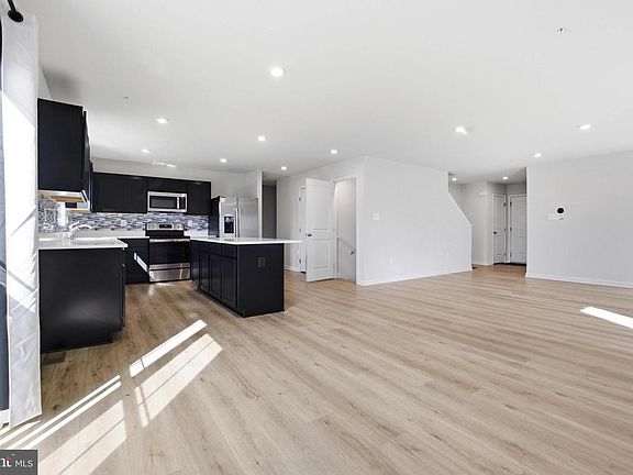 5th image of 103 Charlotte St
