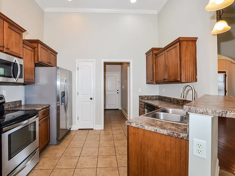 2647 Champion Hills Dr — Photo 10