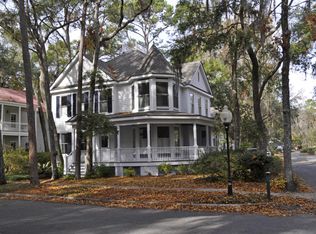 32 Newpoint Rd, Beaufort, SC 29907