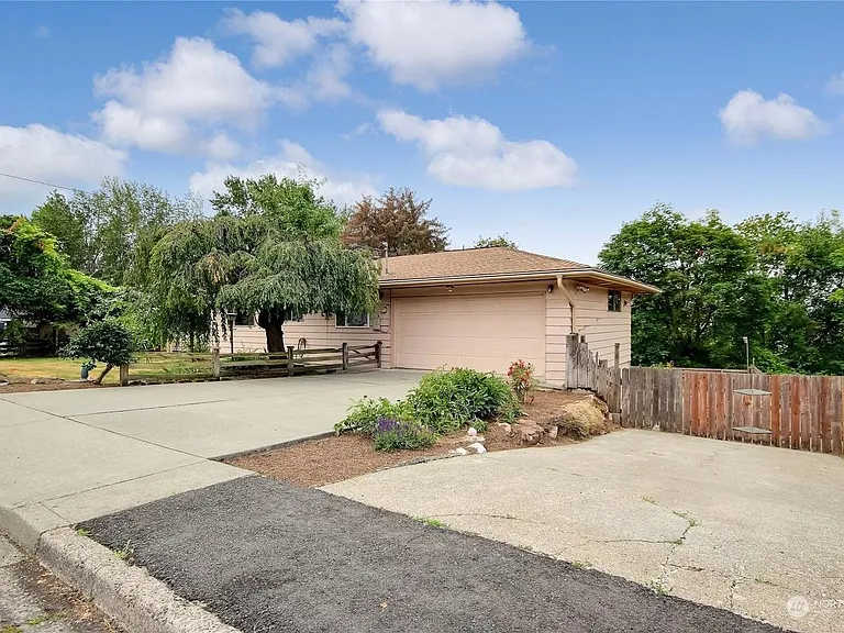 3527 Shattuck Ave S — Photo 22