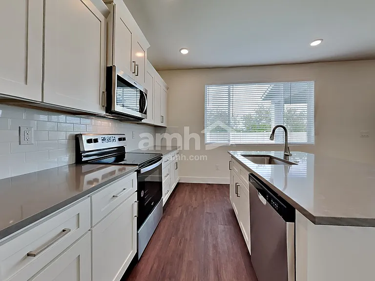 1320 N Alderleaf Ave — Photo 4