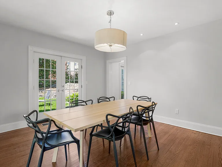 22 Vanderburgh Ave — Photo 10