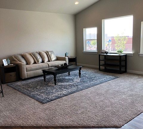 5th image of 722 Finch Dr