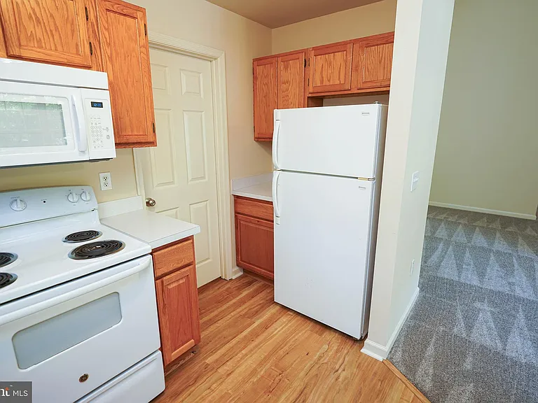 935 Queen Ave — Photo 16