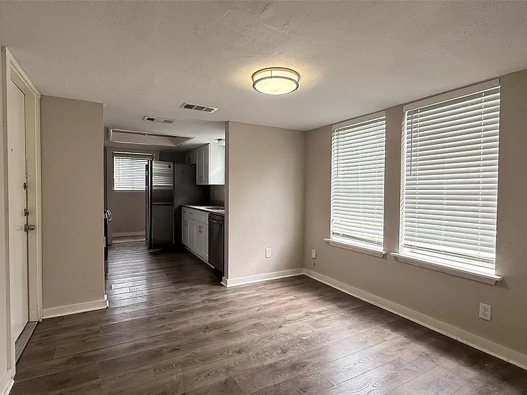 805 Malden Cv — Photo 9