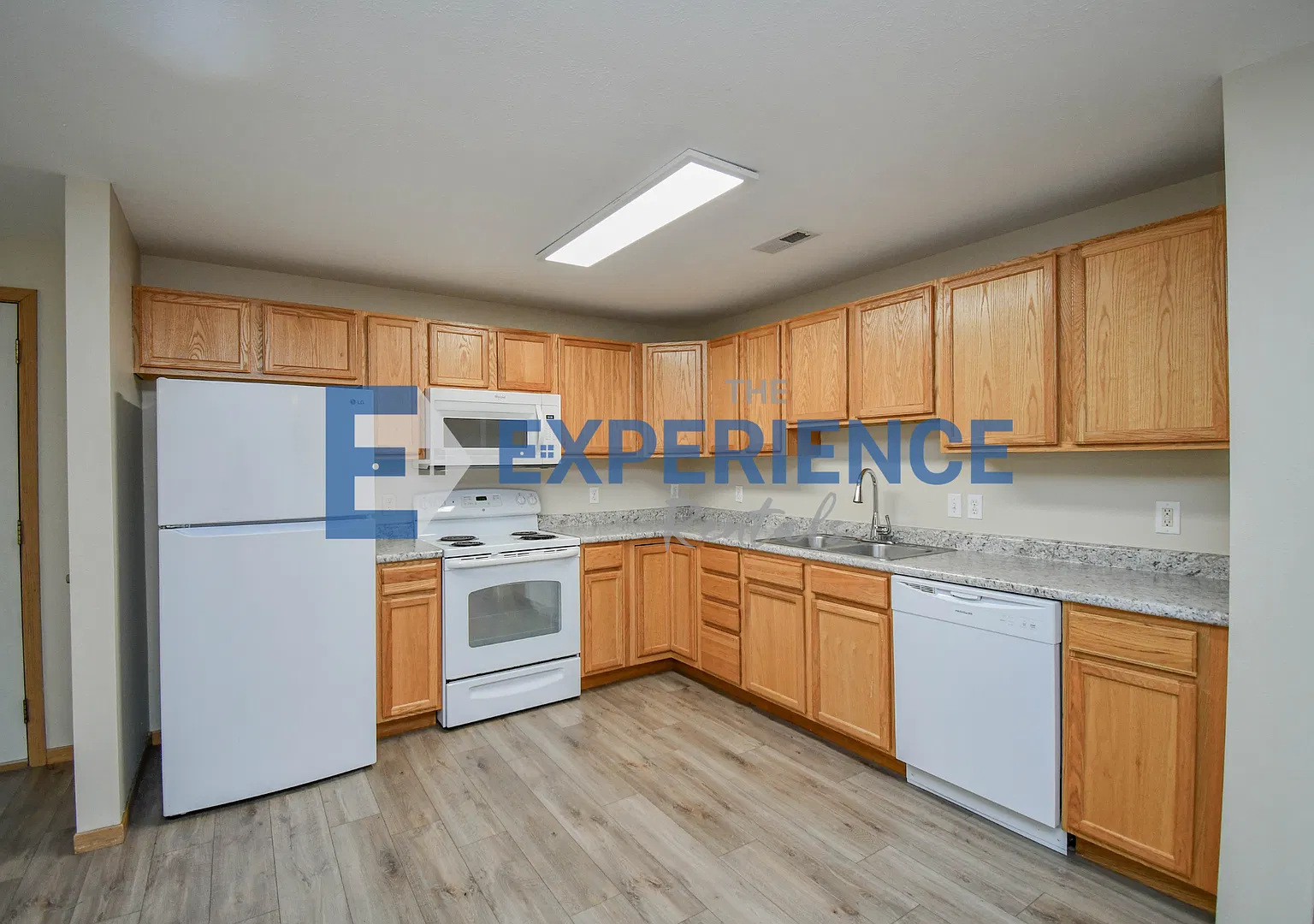 Beautiful 3-Bedroom Brandon Condo with Spacious Living Area & Patio! — Photo 2