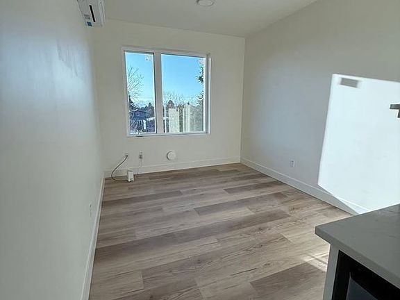 2nd image of 2435 San Pablo Ave #310