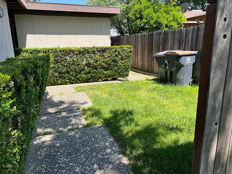 1004 Arthur St — Photo 12