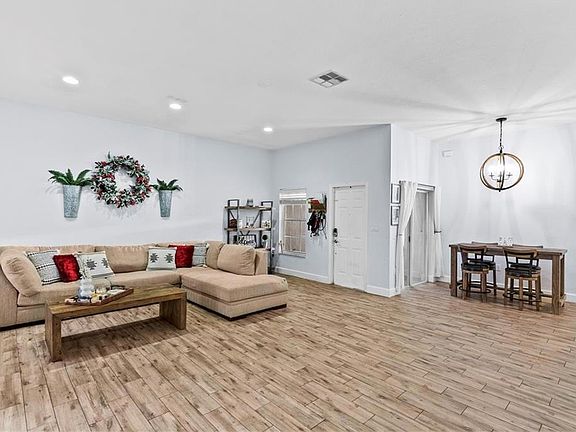 4th image of 565 NW 129th Way