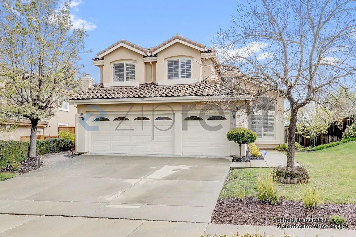 5 bed, 2402 sqft, $5,350 — Photo 2