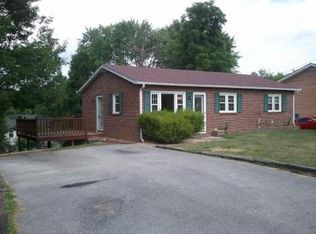 637 Burgis Ave, Pulaski, VA 24301