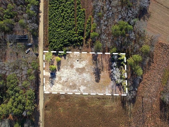 3rd image of 1445 Victory Ln