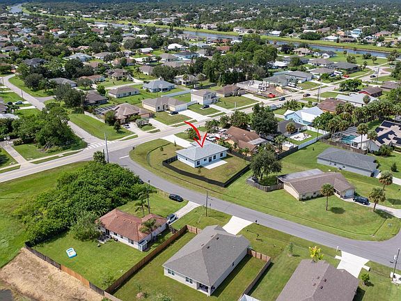 5th image of 2581 SW Savona Boulevard