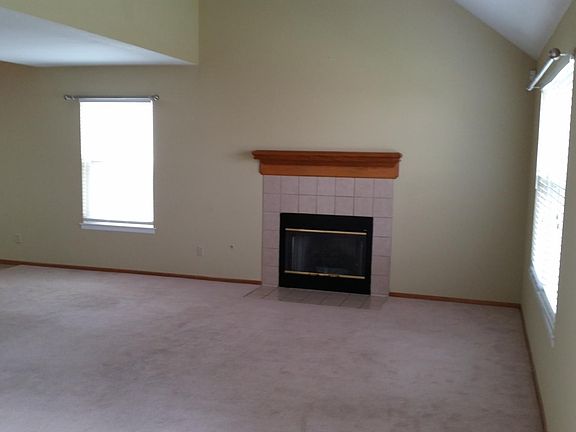 Living Room W Gas Fireplace