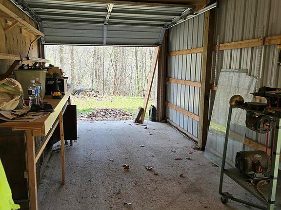 4th image of 50 Pine Hill Dr