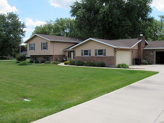 1888  Lakeshore Drive Troy OH 45373
