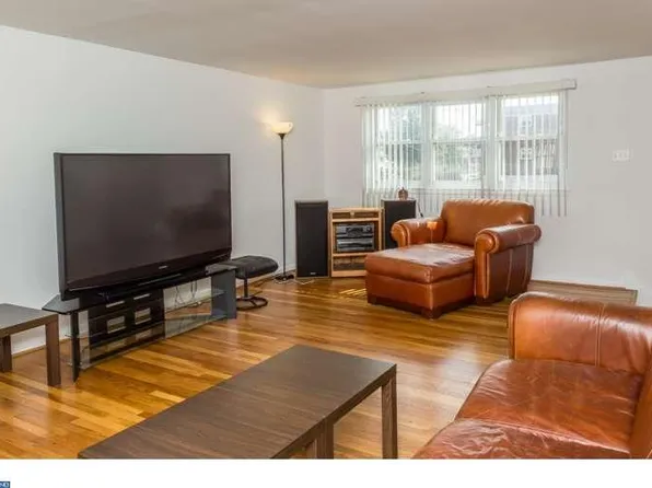 12639 Biscayne Dr, Philadelphia, PA 19154