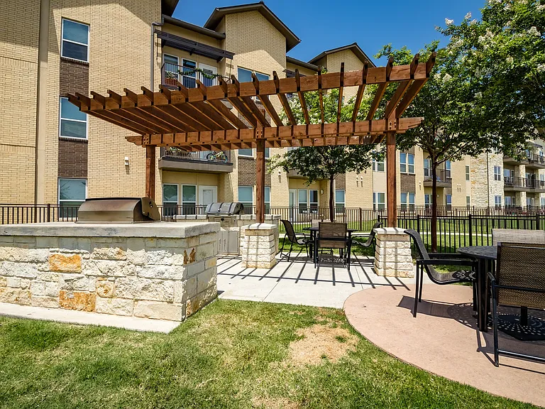 Mercer Crossing Apartments — Photo 23