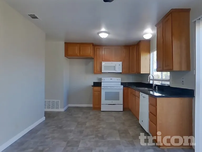 816 Spoonbill Ln — Photo 6