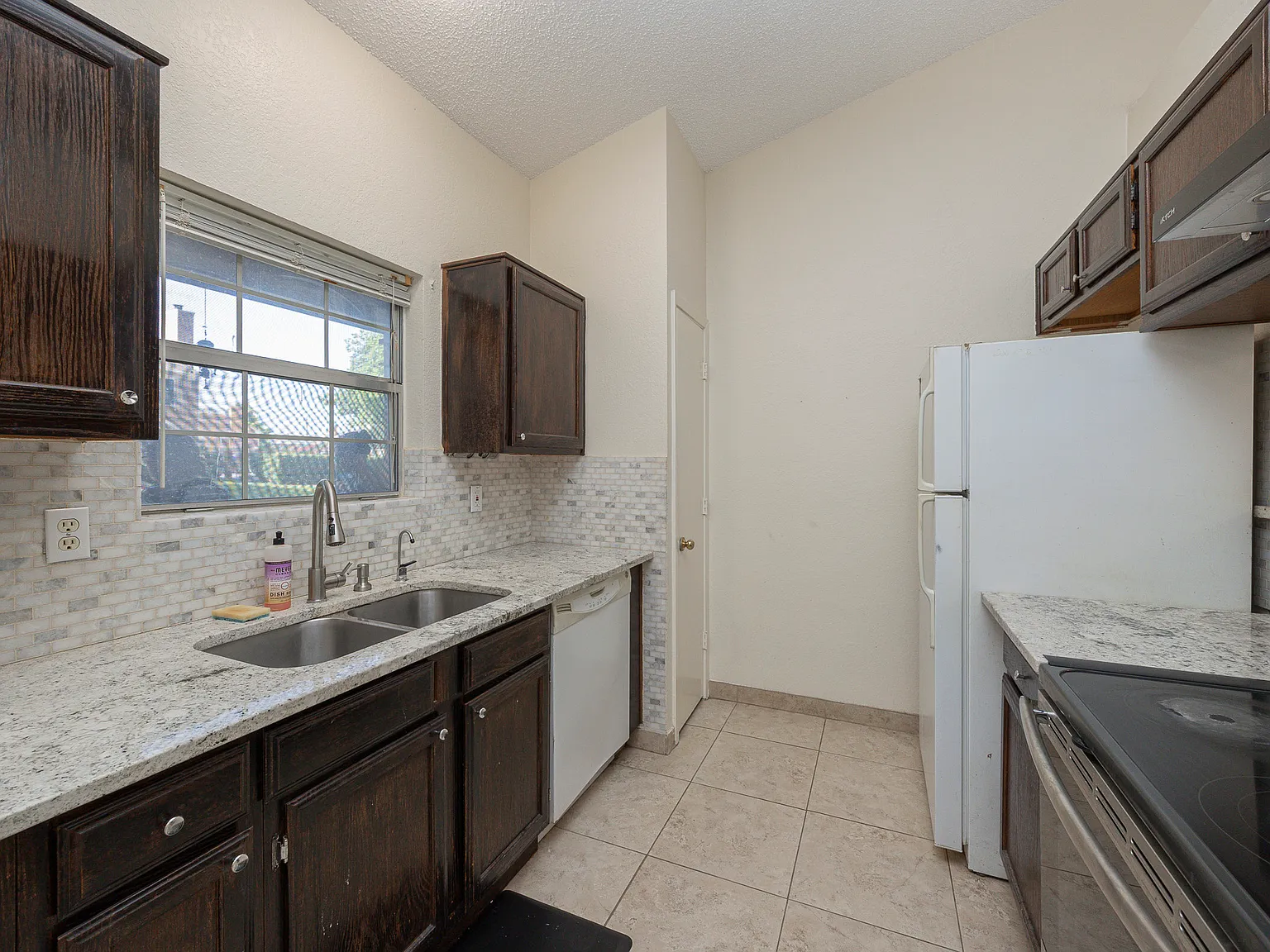 2 bed, 1.5 bath, 864 sqft, $1,550 — Photo 4