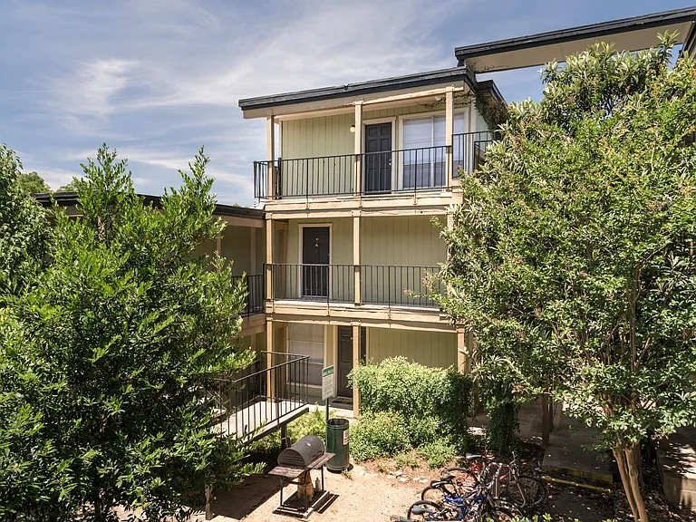 Oak Park Apartments — Photo 28