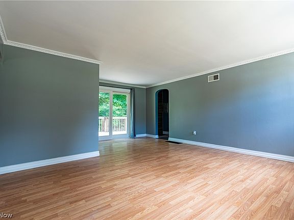 4th image of 2495 Hillstock Ave