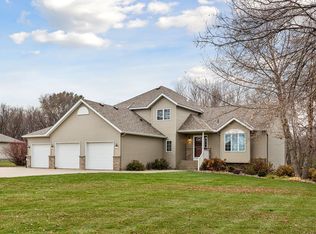 16709 206th Cir, Hutchinson, MN 55350