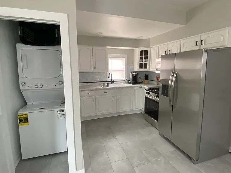 4110 Sheffield Ave — Photo 7