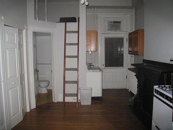 3rd image of 1614.5 W Grace St #1