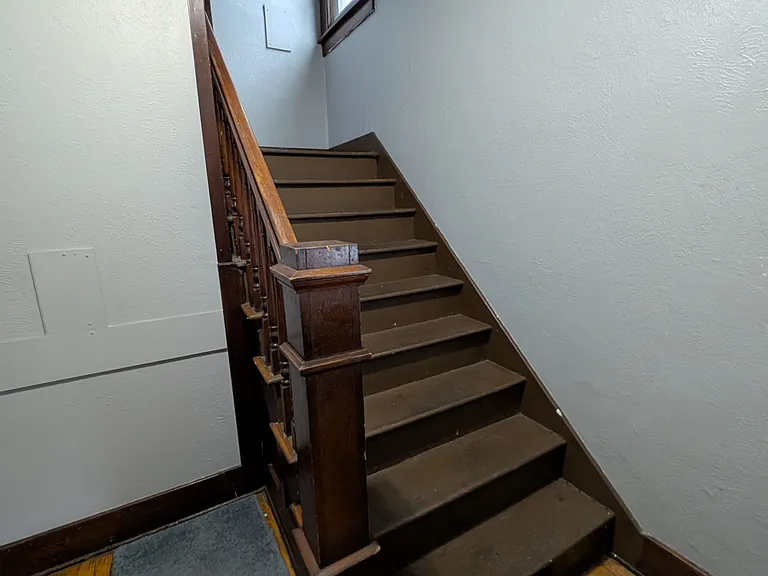 622 W 10th St #2 — Photo 4