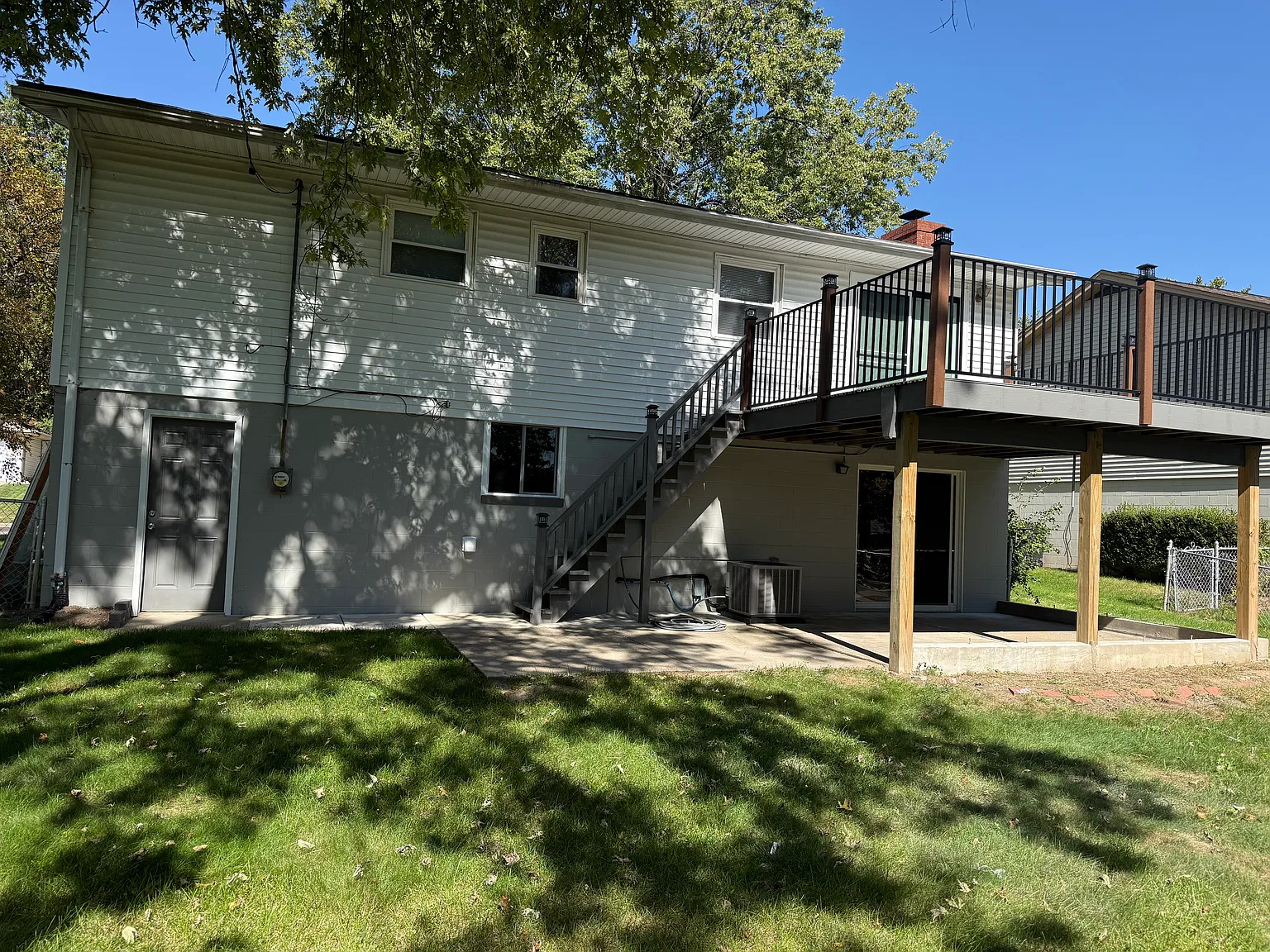 3 bed, 2.5 bath, 1708 sqft, $2,400 — Photo 2