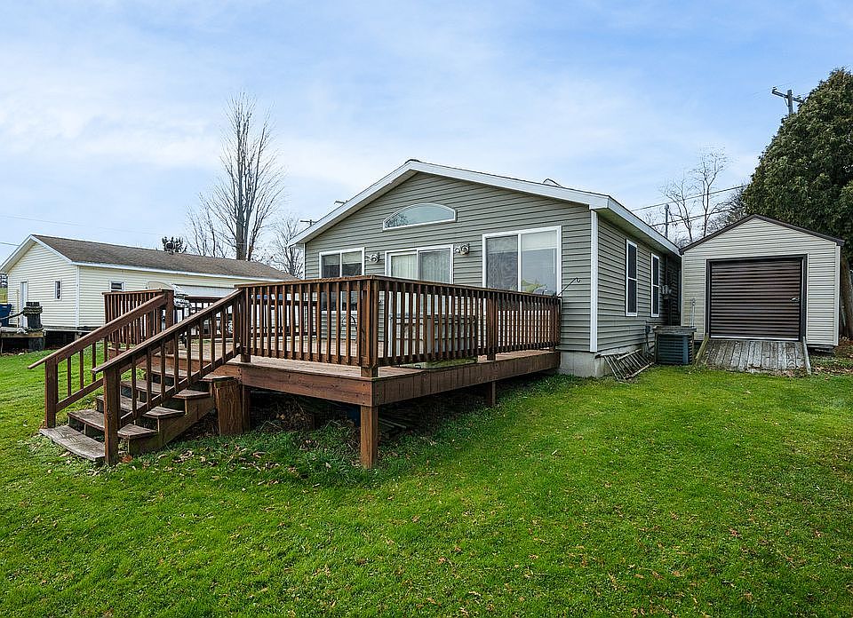 1st image of 11616 Maywood Dr NE