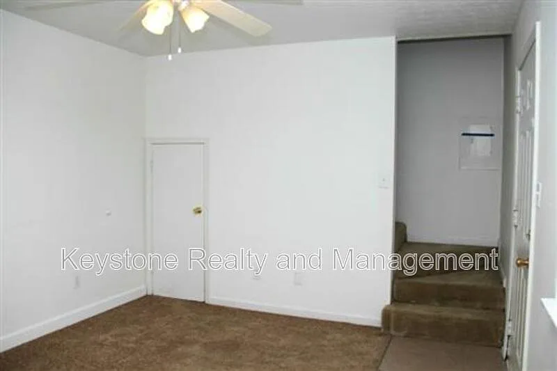 2 bed, 1.0 bath, 975 sqft, $795 — Photo 3