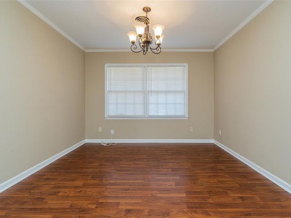 5th image of 401 Carol Villa Dr