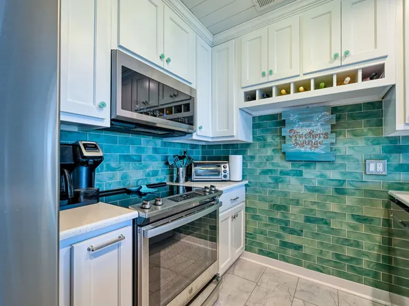 4 Bermuda Landing Pl, North Topsail Beach, NC 28460