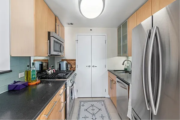 Rented by Douglas Elliman | media 19