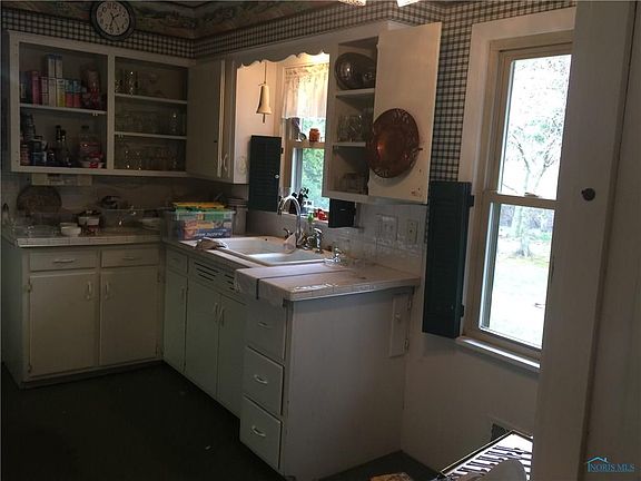 4th image of 554 Willow Ln