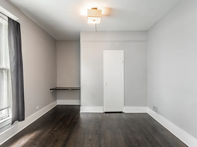 409 E 6th St #2 — Photo 4